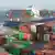 Китайски контейнеровоз напуска пристанище