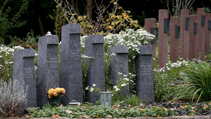 Are German Cemeteries Dying Out Germany News And In Depth Reporting From Berlin And Beyond Dw 01 11 2017