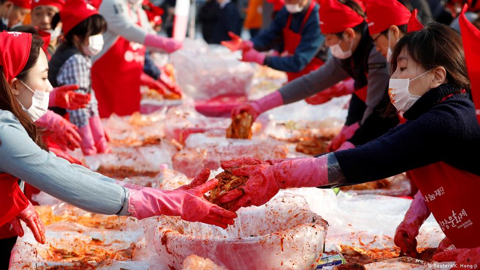 Kimchi: Koreans angry over attempted Chinese takeover – DW – 12/03/2020