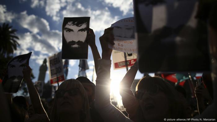 Manifestantes piden la verdad sobre el caso Maldonado en Buenos Aires. Noviembre 2017 (picture alliance/AP Photo/A. Marcarian)