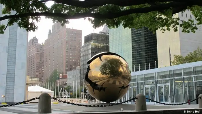 Globus vor UN-Hauptquartier in New York