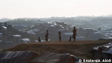 04.11.2017 *** Rohingya refugee kids play on top of a hill at Balukhali refugee camp near Cox's Bazar, Bangladesh November 4, 2017. REUTERS/Adnan Abidi