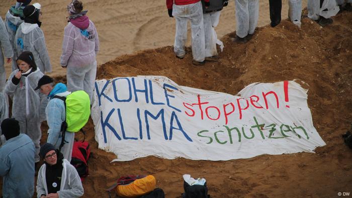 Deutschland Protest Aktionsbündnis Ende Gelände im Tagebau Hambach (DW)