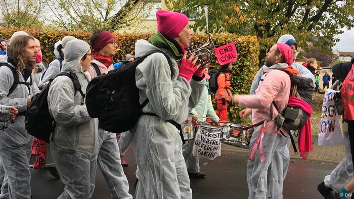 Deutschland Protest Aktionsbündnis Ende Gelände im Tagebau Hambach (DW)
