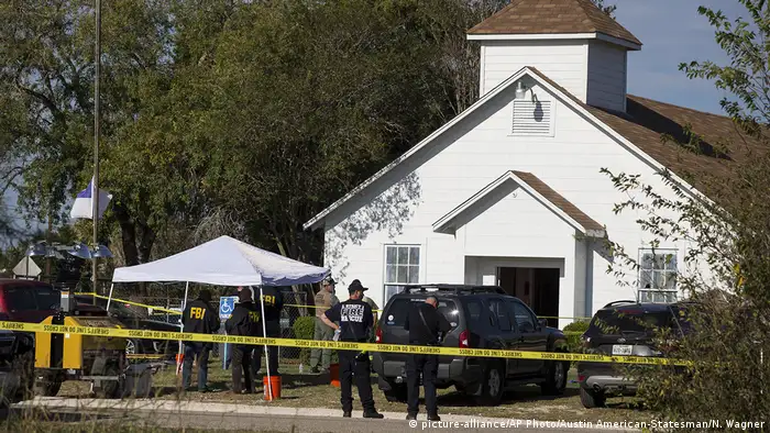 USA Texas Schießerei Kirche in Sutherland Springs (picture-alliance/AP Photo/Austin American-Statesman/N. Wagner)