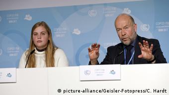 Sophie Kivlehan y su abuelo James Hansen en la COP23 de Bonn.