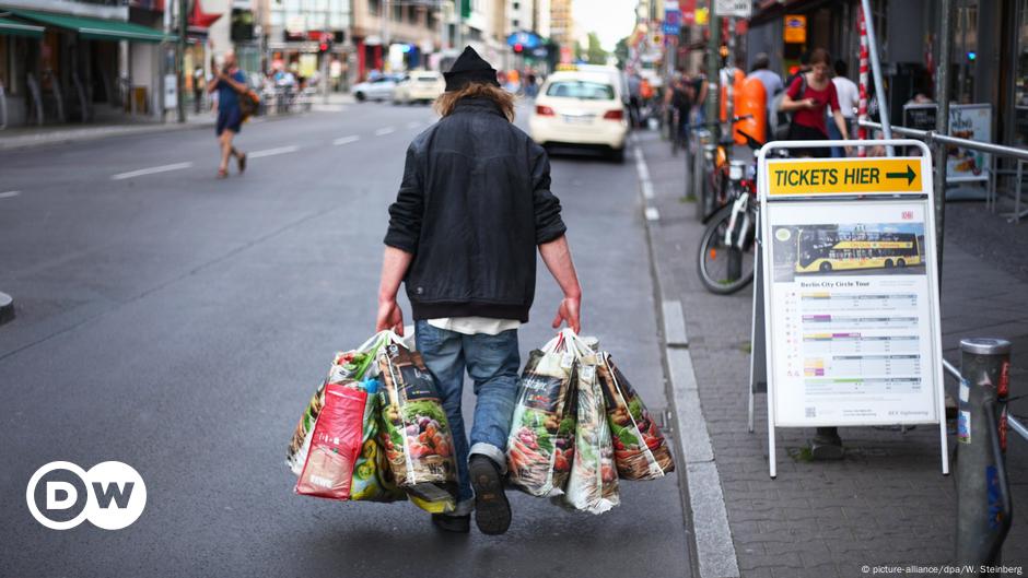 The ticking timebomb of German poverty | Business | Economy and finance  news from a German perspective | DW | 14.11.2017