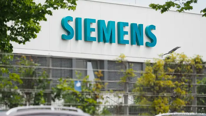 Deutschland Elektronikkonzern Siemens in Fürth (picture-alliance/dpa/N. Armer)