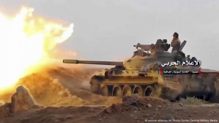 Syrien Krieg - Kämpfe in Albu Kamal gegen den IS (picture-alliance/AP Photo/Syrian Central Military Media)