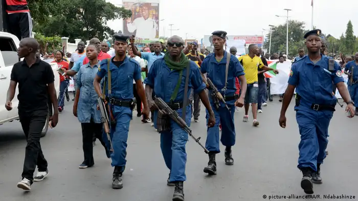 Protest in Burundi gegen UN-Bericht (picture-alliance/AA/R. Ndabashinze)