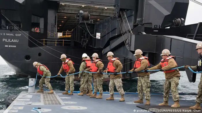 Militärmanöver der USA und Südkorea im Pazifik (picture-alliance/ZUMAPRESS/US Navy/E. Chan)