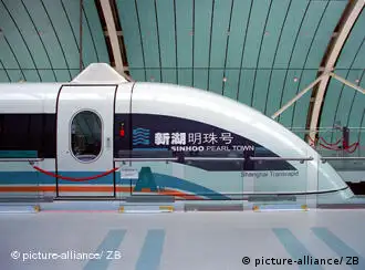 连接浦东和上海机场的高速列车