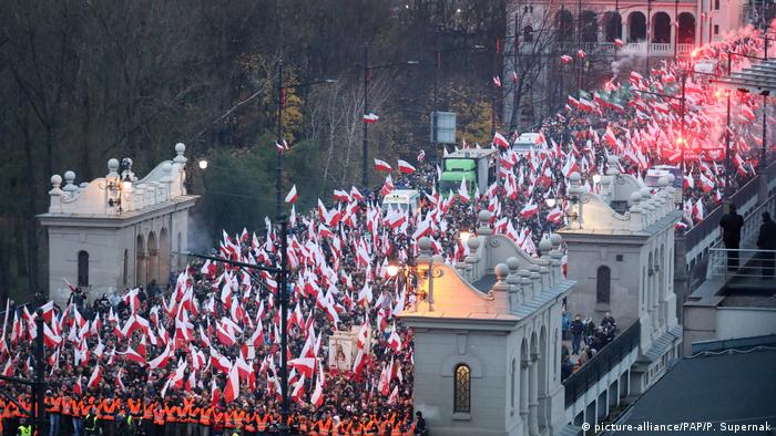 Polish nationalists march through streets of Warsaw