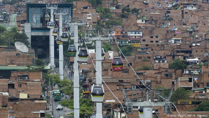 Kolumbien Seilbahn in Medellin (Getty Images/AFP/R. Arboleda)