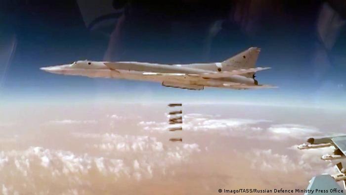 Війна у Сирії: російський бомбардувальник у небі над провінцією Дейр-ез-Зор