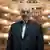 Daniel Barenboim steht im Saal der sanierten Staatoper.