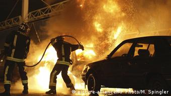 Εικόνες από τις βίαιες συγκρούσεις σε προάστιο του Παρισιού τον Νοέμβριο του 2005