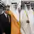 Amr Moussa, Generalsekretär der arabischen Liga (l.), der Außenminister der Arabischen Emirate Sheik Abdullah Bin Zayed Al Nahyan (m.) und Katars Außenminister Sheikh Hamad Bin Jassem Bin Jabor Al Thani (r.) in Doha (Foto: AP)