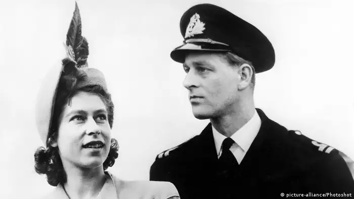Prinzessin Elizabeth und Lt. Philip Mountbatten (picture-alliance/Photoshot)
