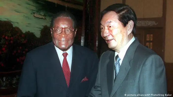 BG Mugabe, Zhu Rongji, Beijing, 1999 (picture-alliance/AP Photo/Greg Baker)