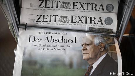 Cover of Die Zeit newspaper following death of Hemut Schmidt (Imago/S. Zeitz)