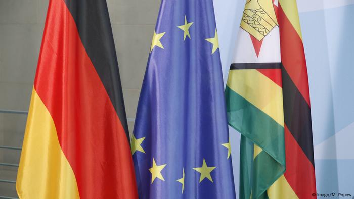 Fahnen von Deutschland Europa und Simbabwe