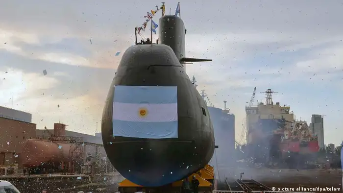 La Armada argentina continúa sumando aliados internacionales a la búsqueda del submarino ARA San Juan, desaparecido el pasado miércoles en las costas del país suramericano con 44 tripulantes a bordo. Compartimos la preocupación de las familias y la de todos los argentinos, publicó el presidente de Argentina, Mauricio Macri, en su cuenta oficial de Twitter. (20.11.2017).
