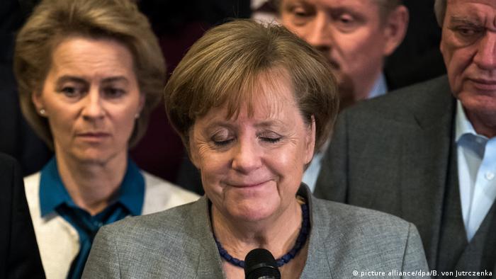 German Chancellor Angela Merkel at the collapse of coalition talks on Monday morning (picture alliance/dpa/B. von Jutrczenka)