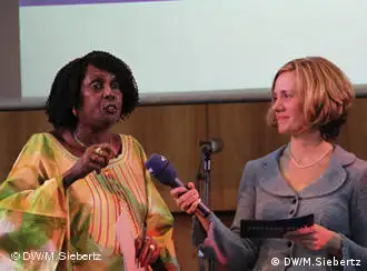 Malis Botschafterin Fatoumata Siré Diakite im Gespräch mit Kateri Jochum