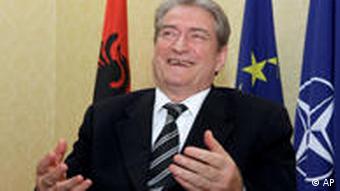 Albanien und die Nato Premierminister Sali Berisha
