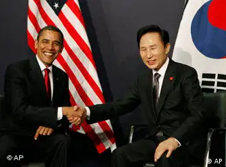 资料图片：今年4月G20峰会，奥巴马会晤韩国总统李明博