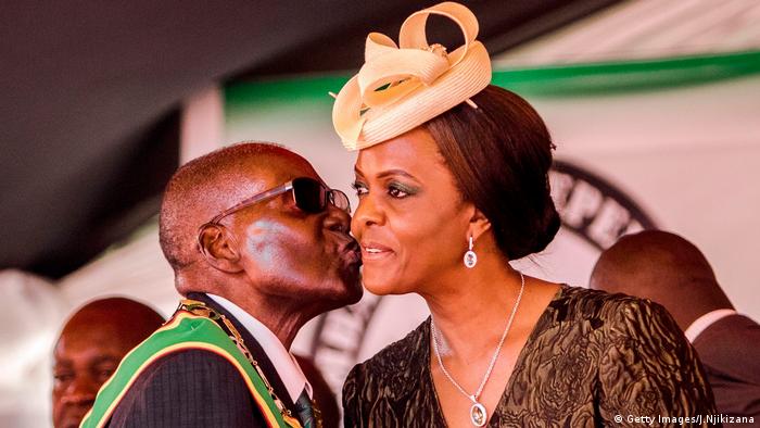 Robert Mugabe und Grace Mugabe (Getty Images/J.Njikizana)