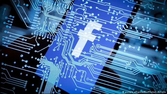 Facebook Tool - Transparenz über den Einfluss von Internet Research Agency (picture alliance/NurPhoto/J. Arriens)