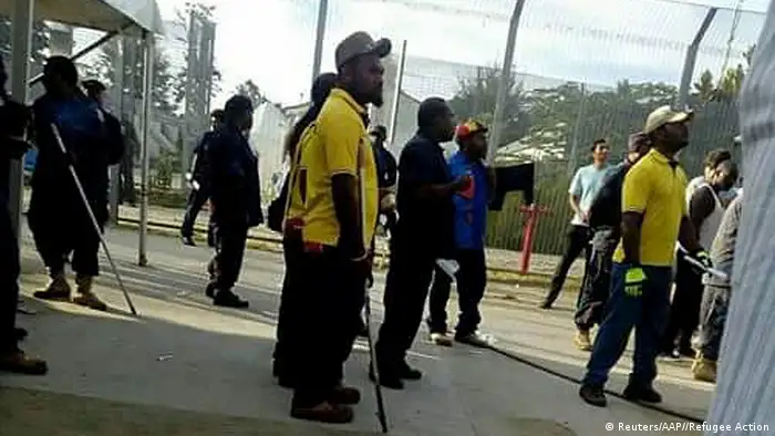 Papua-Neuginea Manus Insel Polizei dringt in australisches Flüchtlingslager ein (Reuters/AAP//Refugee Action)