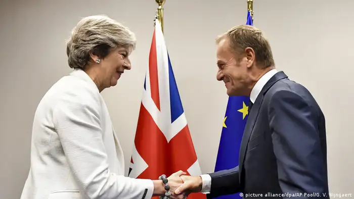 Belgien Theresa May und Donald Tusk (picture alliance/dpa/AP Pool/G. V. Wijngaert)