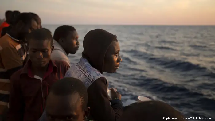 Mittelmmeer gerettete afrikanische Flüchtlinge