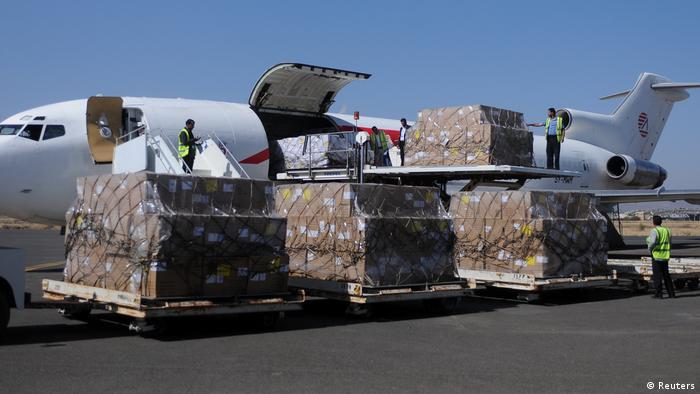 Jemen Flugzeuge mit Hilfsgütern im Sanaa gelandet (Reuters)