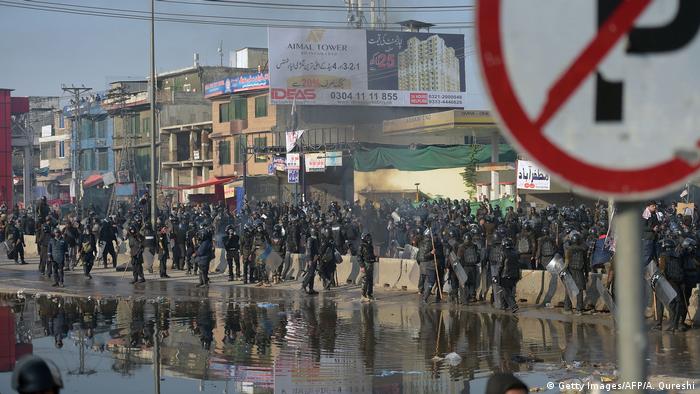 Правоохоронці в Ісламабаді, Пакистан, сутички з релігійними активістами