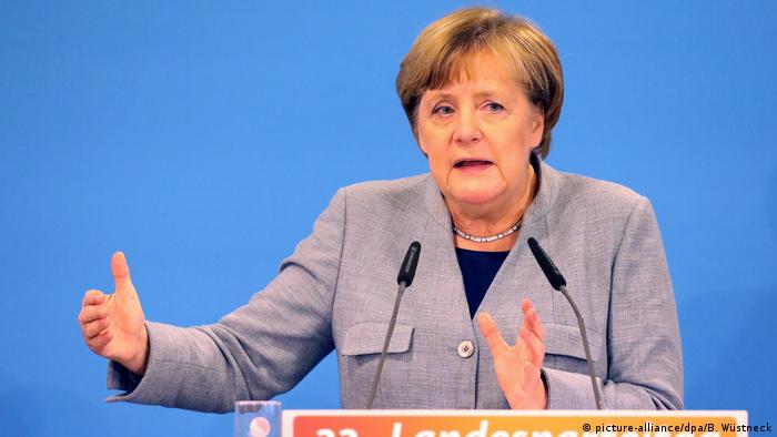 Angela Merkel bei Nordost-CDU-Parteitag (picture-alliance/dpa/B. Wüstneck)