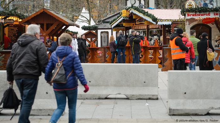 Deutschland Weihnachtsmarkt am Breitscheidplatz Eröffnung