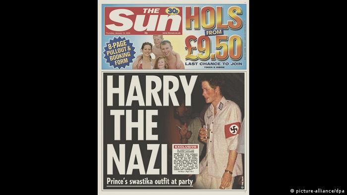 Prinz Harry mit Nazi-Kostüm auf dem Sun-Titel (picture-alliance/dpa)