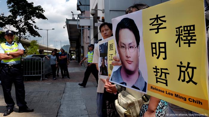 China Jails Taiwan Activist Lee Ming Che For Subversion News Dw 28 11 17