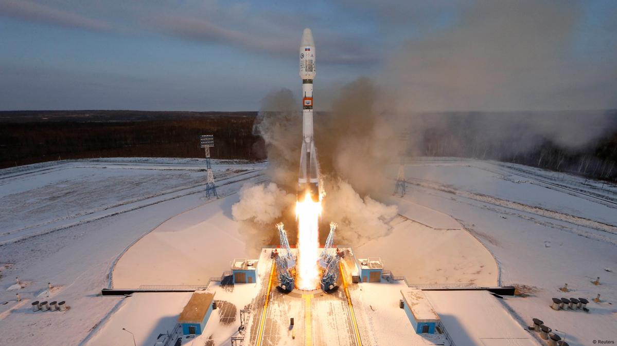 Russia Fails To Contact Launched Satellite – DW – 11/28/2017