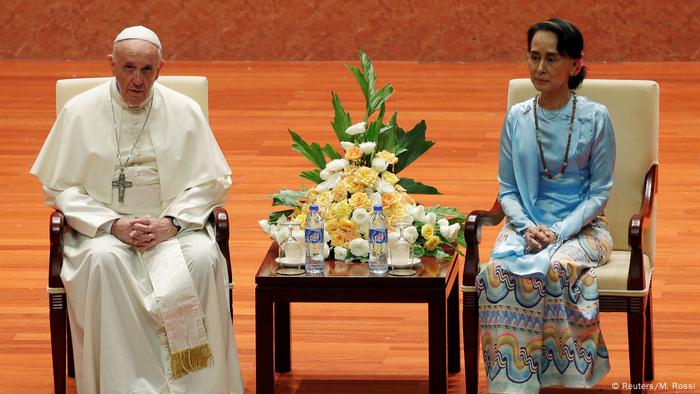 Myanmar Papst Franziskus bei Aung San Suu Kyi in Naypyitaw (Reuters/M. Rossi)