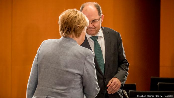Deutschland Berlin Dieselgipfel Christian Schmidt und Angela Merkel