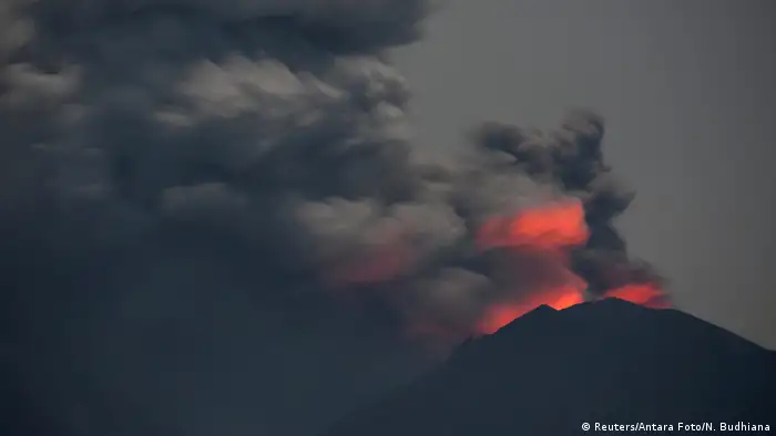 Indonesien - Mount Agung (Reuters/Antara Foto/N. Budhiana)
