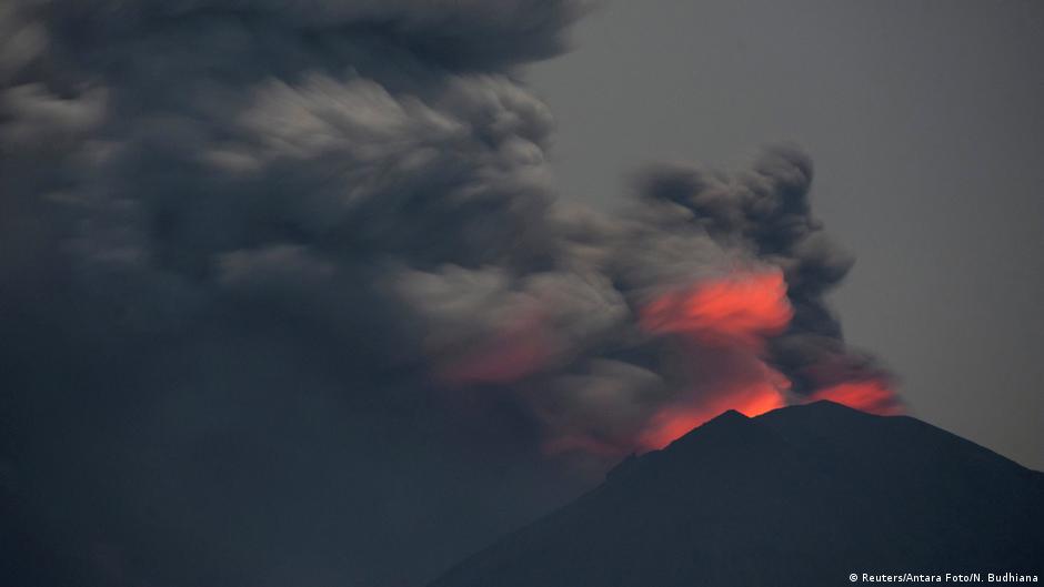 Volcanic Eruption Rocks Caribbean Island Of St Vincent News Dw 09 04 2021 - volcano roblox natural disaster
