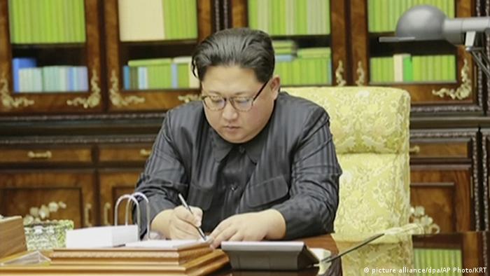 Nordkorea Kim Jong Un (picture alliance/dpa/AP Photo/KRT)