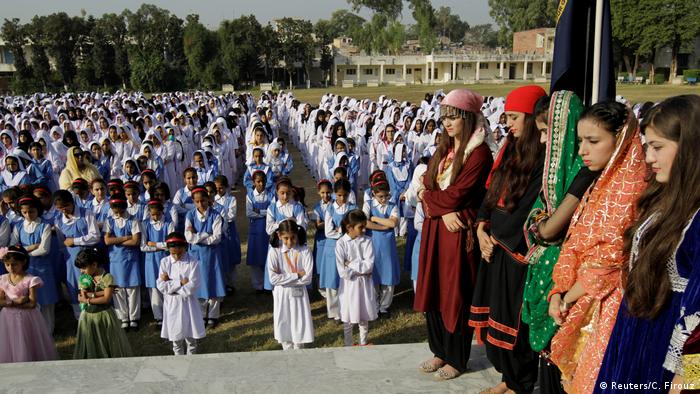Pakistan Bildungslücken im Land (Reuters/C. Firouz)