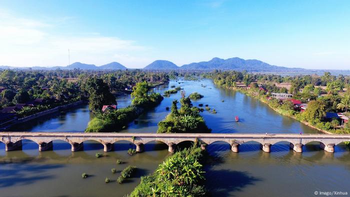 Wide shot of the Mekong in Laos 